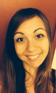 Arielle Lowe Headshot